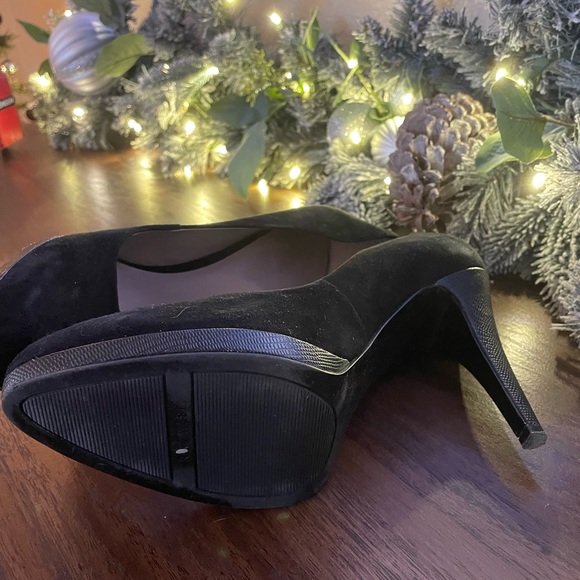 Nine West Rocha Suede Snake Embossed Platform Heels. Sz. 9 - Picture 7 of 9